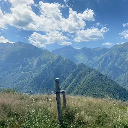 Le Fleuri Ensoleille De Guzet Apartmán