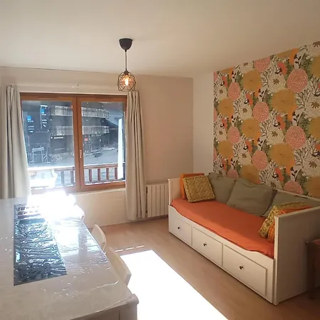 Le Fleuri Ensoleille De Guzet