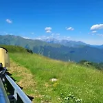 Le Fleuri Ensoleille De Guzet 아파트
