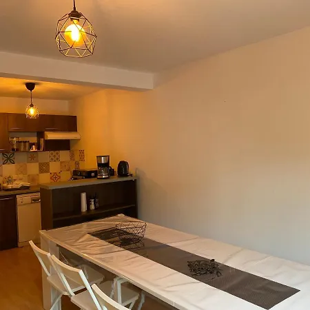 Le Fleuri Ensoleille De Guzet